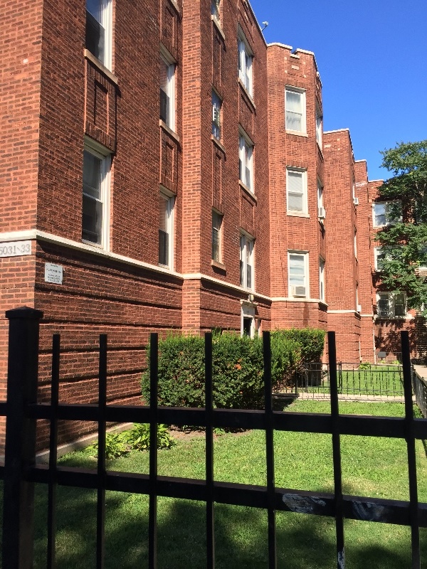 Chicago Apartment: 5031 N Harding Ave