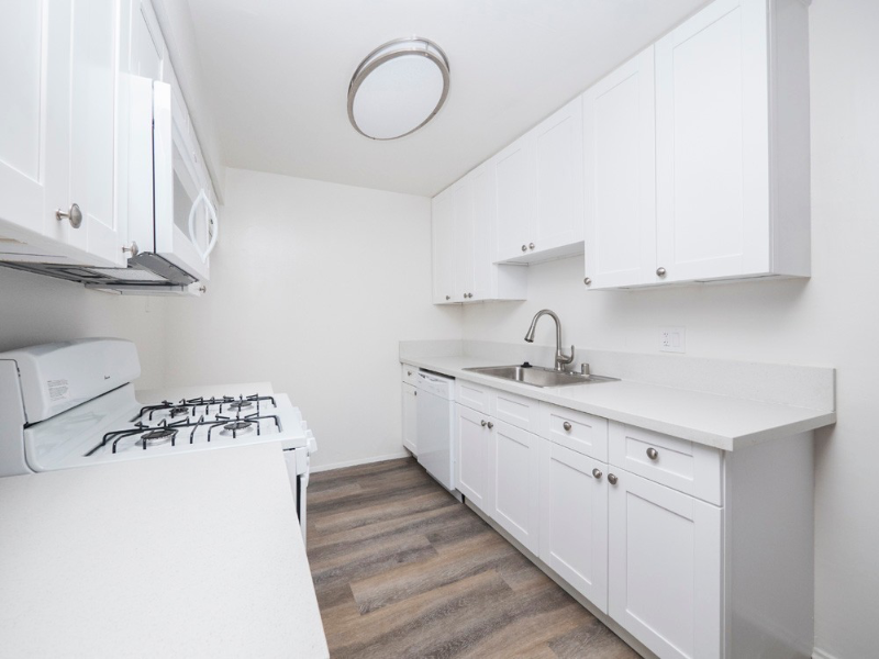 Canoga Park Apartment: 20951 Roscoe Blvd.