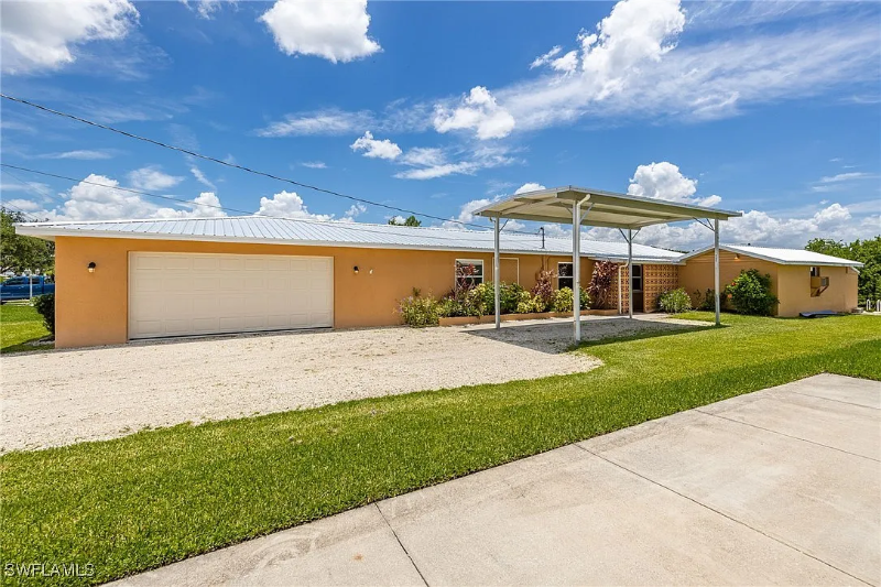 Fort Myers Shores House: 2115 Saint Croix Ave