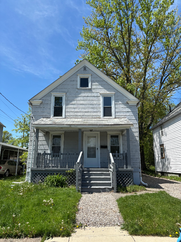 Lorain House: 1948 Long Ave