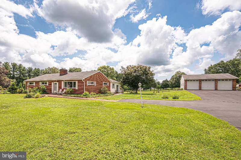 Glen Mills House: 1090 Wilson Ave