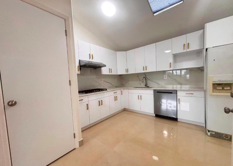 Fresh meadows House: 6145 Parsons blvd