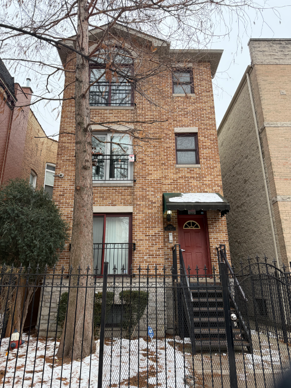 Chicago Condo: 2707 w Warren blvd