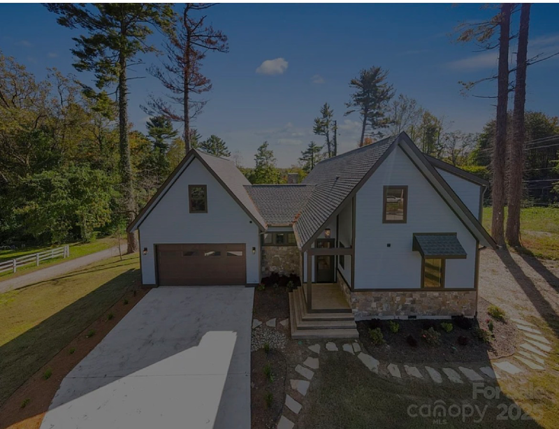 Hendersonville House: 154 Osceola Rd