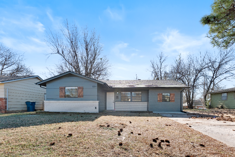 Midwest City House: 1304 Pinewood Ct