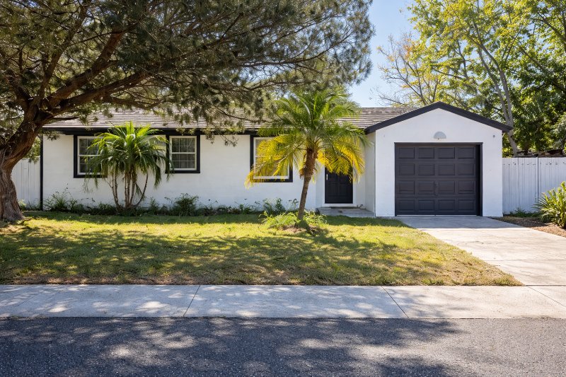 caselberry House: 640 jasmine rd