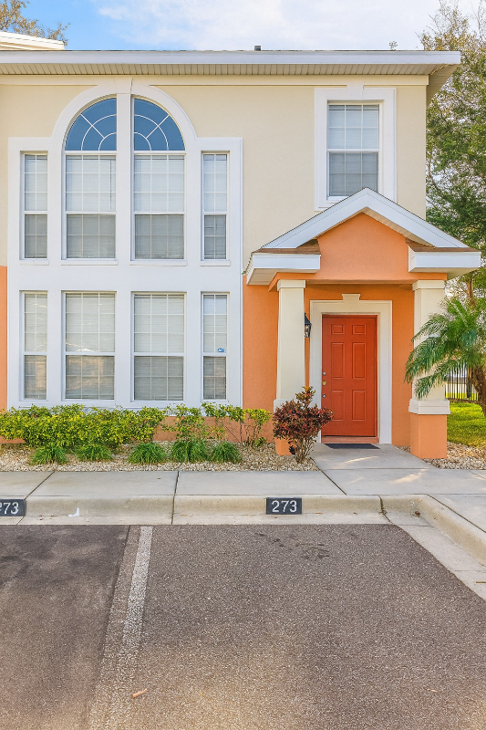 Plant City Townhome: 273 Alexander Woods Dr