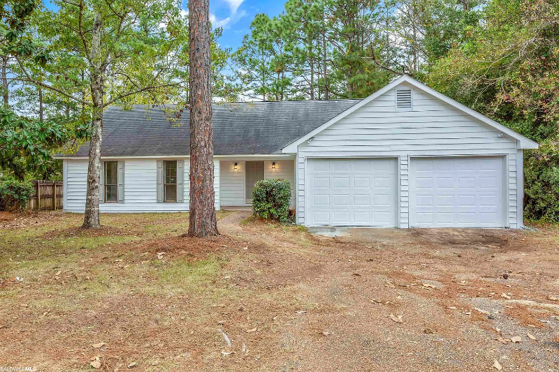 Daphne House: 109 Kingswood Dr