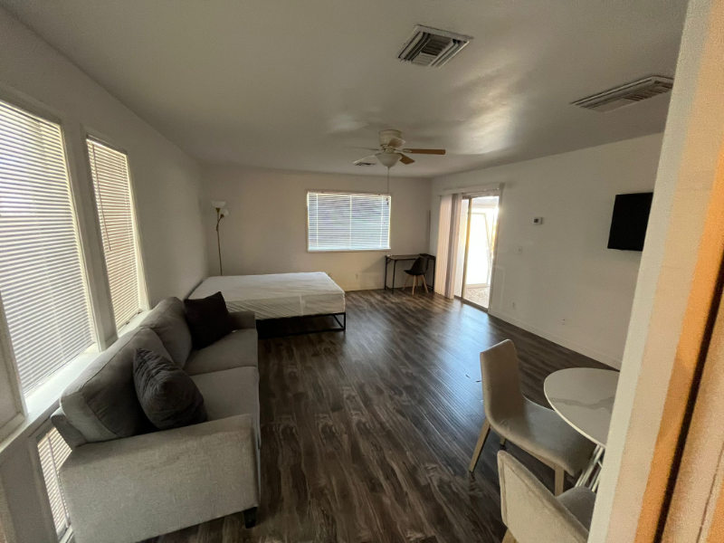 las vegas House: 1675 S Lindell Rd