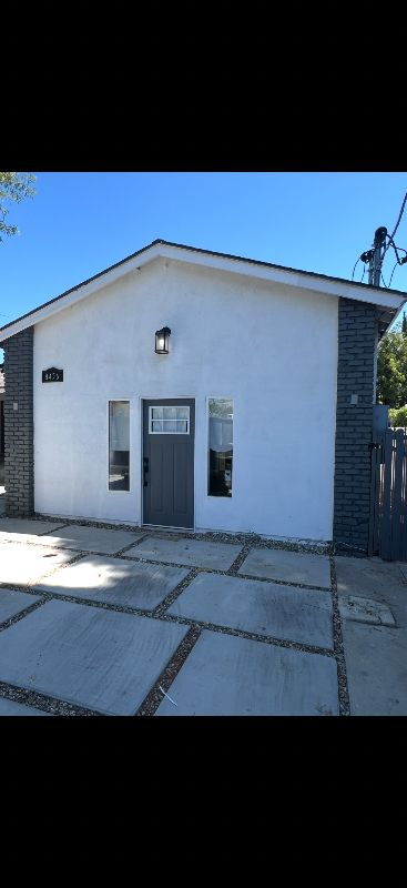 Northridge House: 8456 Darby Ave