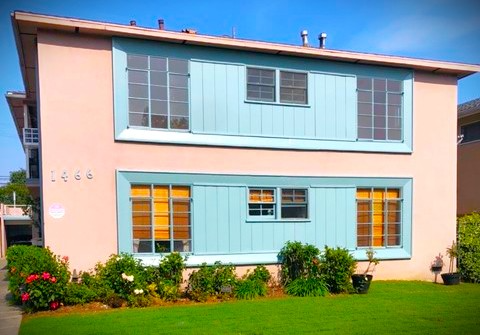 Los Angeles Apartment: 1466 South Sherbourne Drive