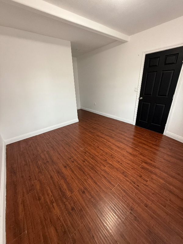 Los Angeles House: 906 W 50th St