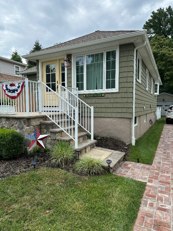 Shrewsbury House: 68 Monroe Ave