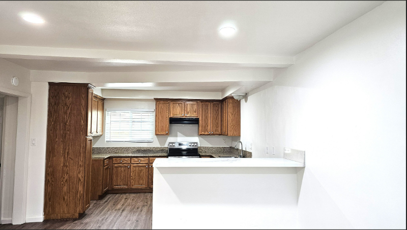 Hawthorne Apartment: 11516 Eucalyptus Ave