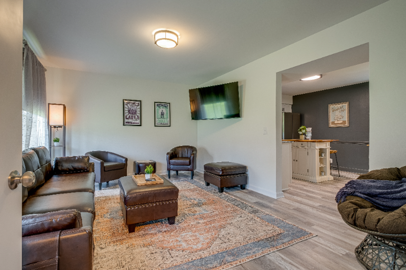 Hendersonville House: 179 Anderson Lane