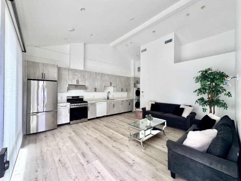 burbank House: 7822 Shadyspring dr