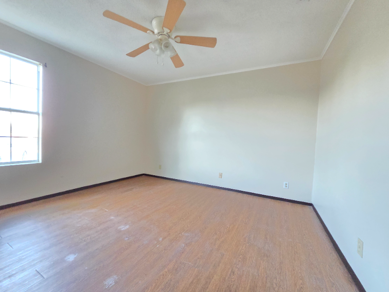 Flatonia Apartment: 623 N Converse