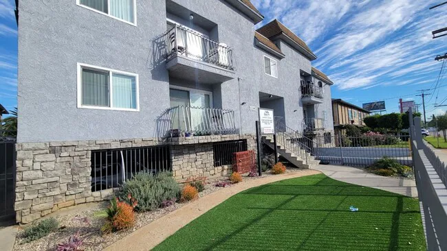 Van Nuys Apartment: 13347 Victory Boulevard