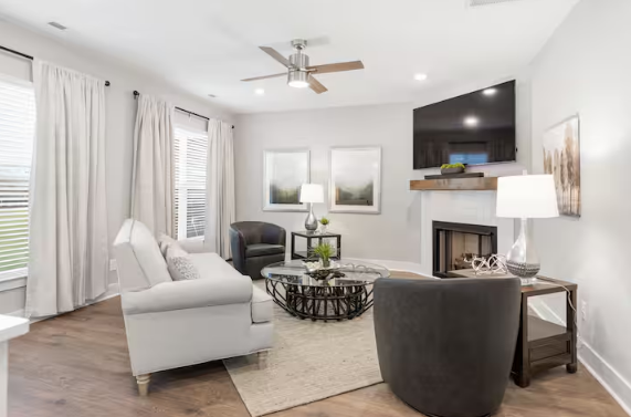 Gallatin House: 229 Hudson Dr