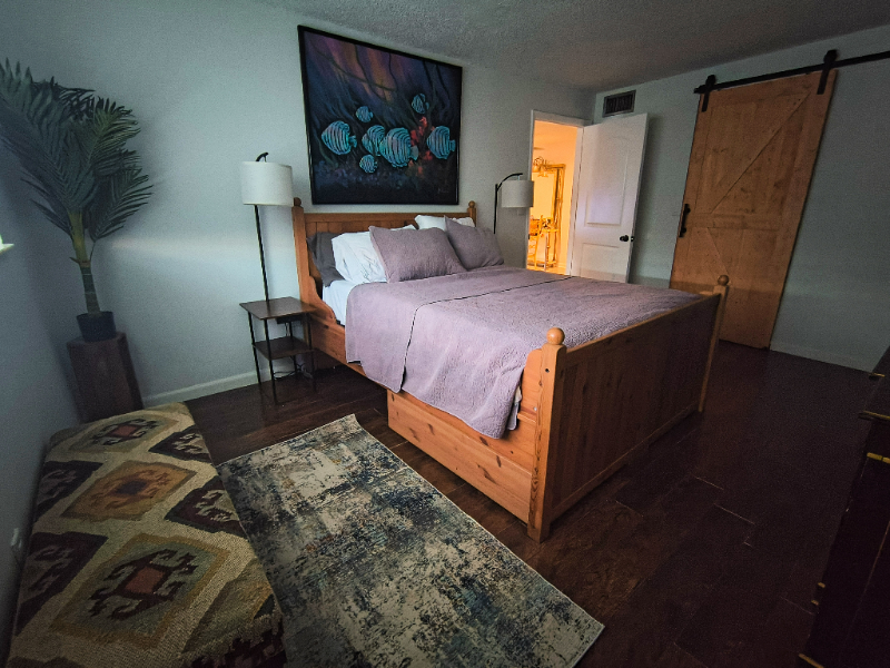 Miami Beach Apartment: 1418 Collins Ave