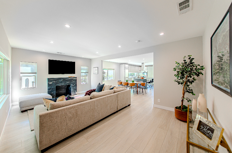 Los Angeles House: 507 N Formosa Ave