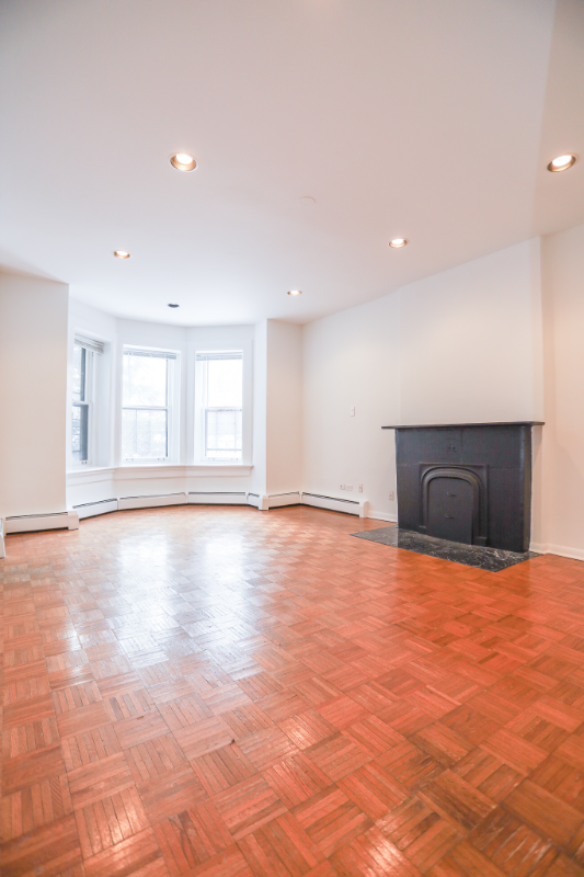 Chicago Apartment: 168 Menomonee