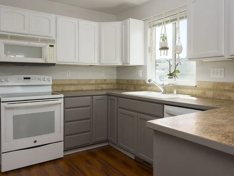 Greenacres House: 18609 E 11th Ave