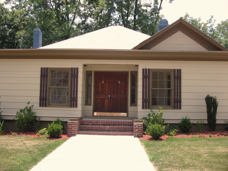 Newnan House: 18 Salbide Ave