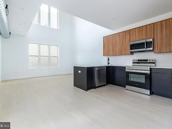 Philadelphia Apartment: 1649 6th St N