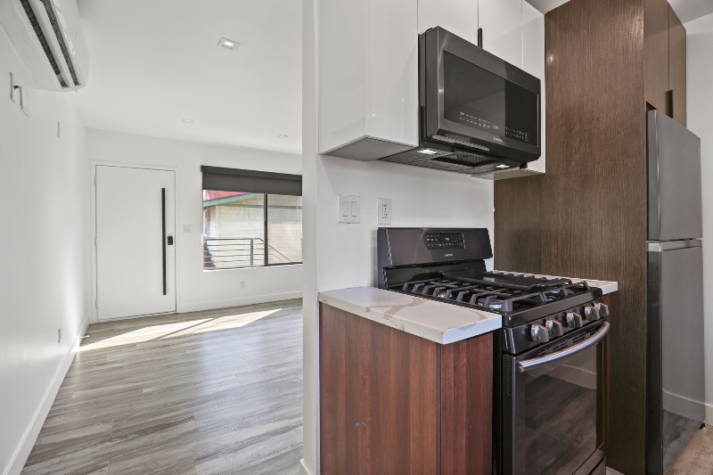 Los Angeles Apartment: 2814 Sichel Street