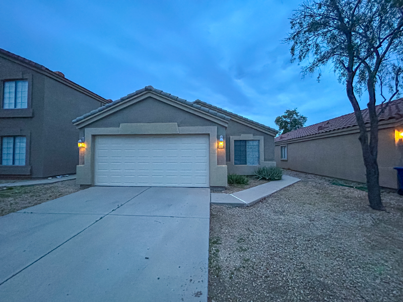 Mesa House: 11049 E Abilene Ave