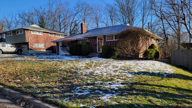 ENDICOTT House: 404 Crestwood Ct