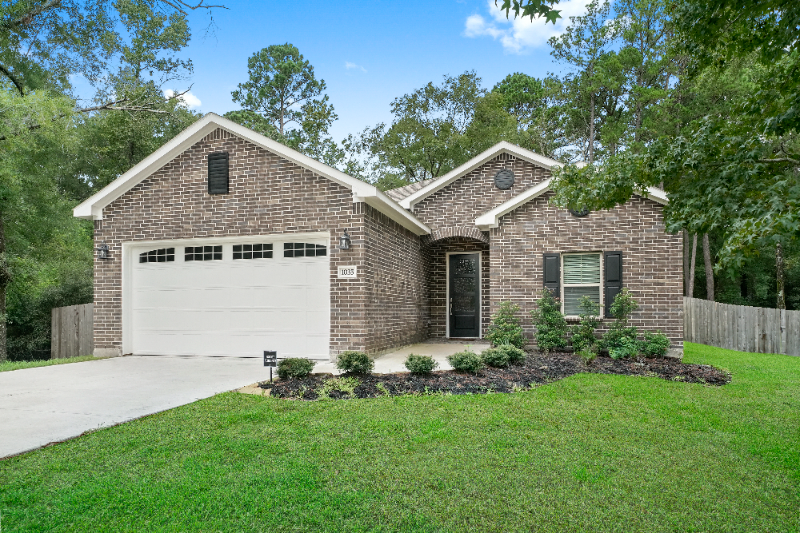 Magnolia House: 1035 Carson Dr