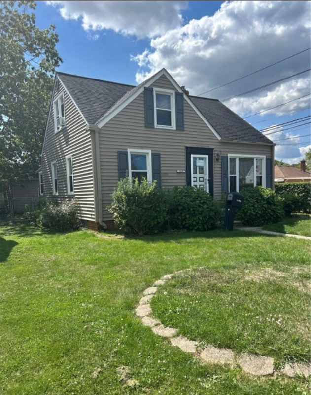 Warrensville Heights House: 19102 Ridgewood Ave