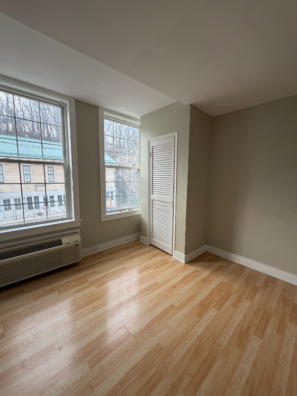 Brandenburg Apartment: 231 Main St