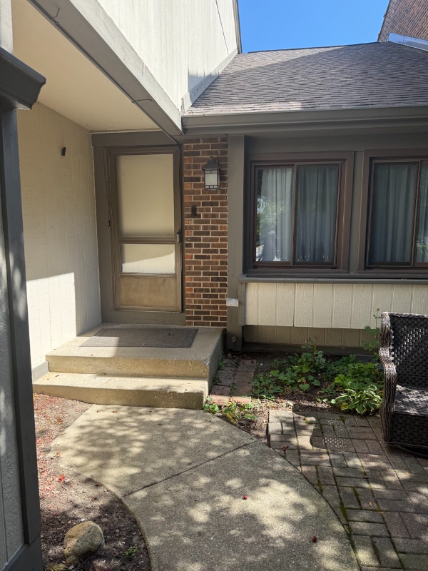 Rolling Meadows Townhome: 2494 Smith St