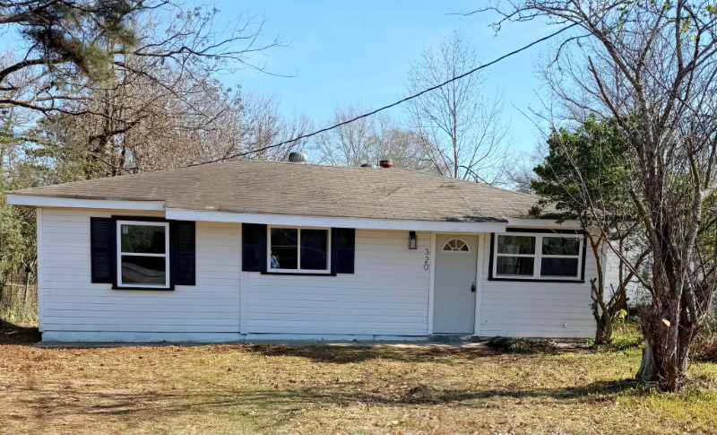 West Monroe House: 320 Hilbert Dr