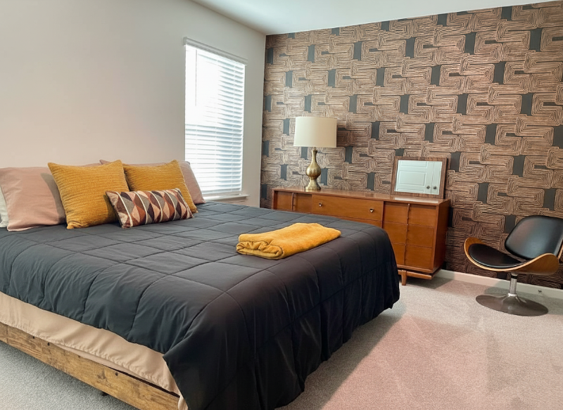 Durham House: 2015 Rockface Way