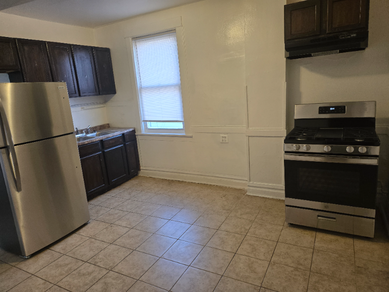 Chicago Apartment: 11921 S Lowe Ave