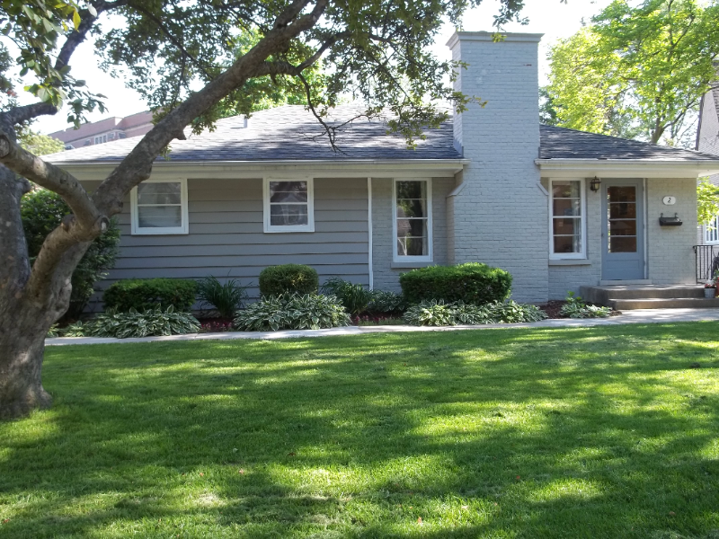 GLEN ELLYN House: 2 ELLYN CT