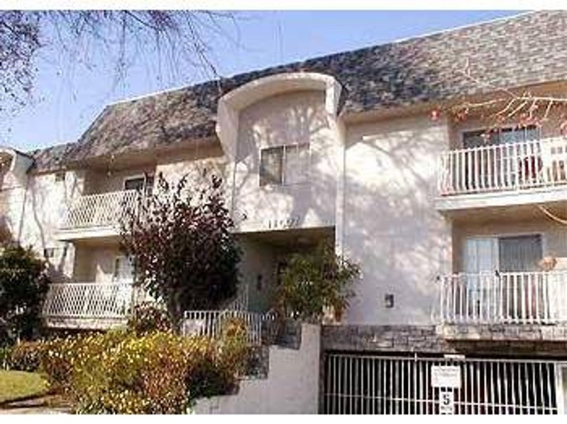 North Hollywood Apartment: 11007 Hartsook St
