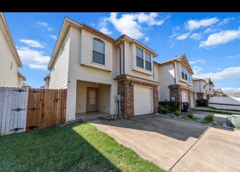 Euless Townhome: 12626 Bay Ave