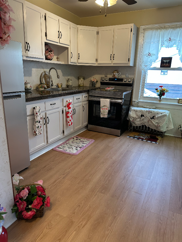 Manville Apartment: 269 N. 1-st Ave.