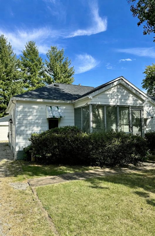 Evansville House: 112 S Villa Dr.