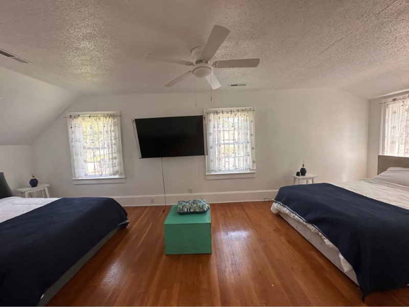 Belhaven House: 453 E Main St