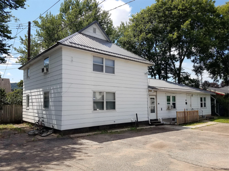 Winona Townhome: 867 W 5th