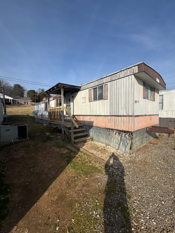 Wilkesboro House: 1003 river street