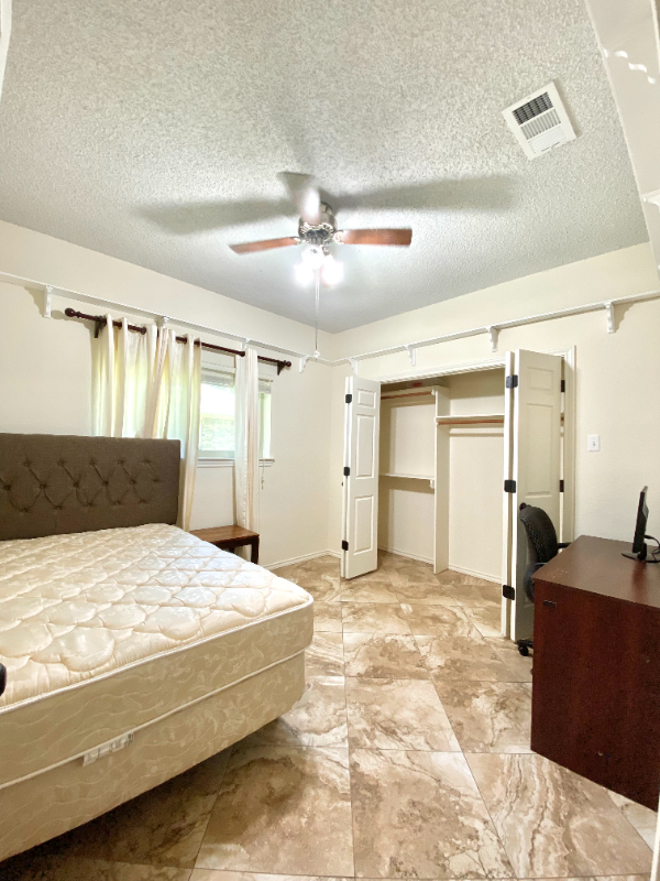 Richardson House: 1405 Ridgemoor Ln