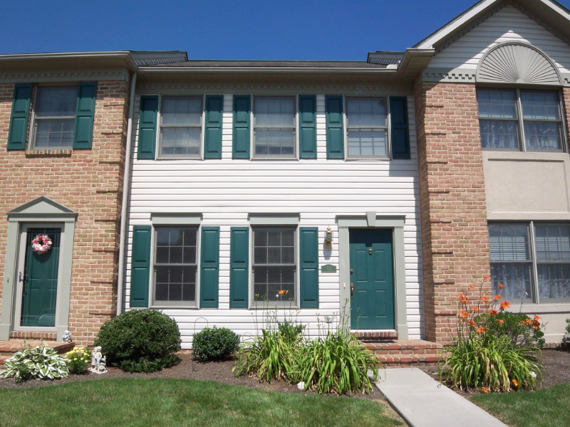 Lancaster Townhome: 521 Cobblestone Lane