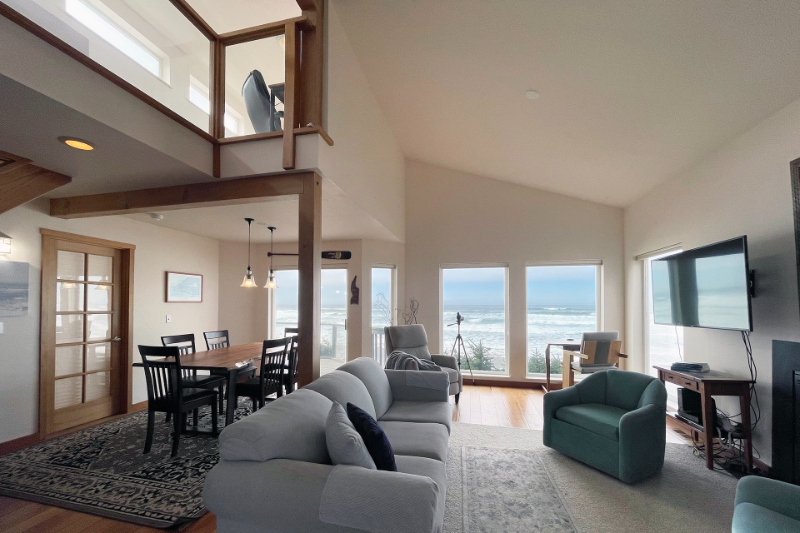 Yachats House: 6437 NW Finisterre